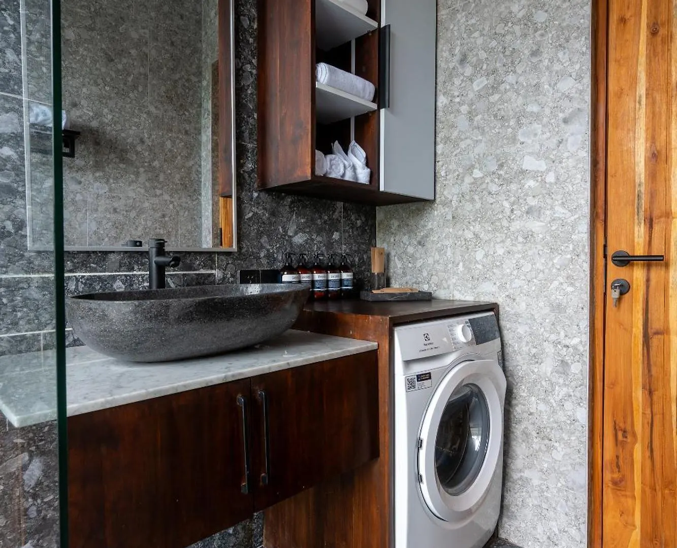 Sebelas Appartments By Evdekimi - The Residence With Authentic Cafe In Ubud Center - Long Stay Extras Indonesien